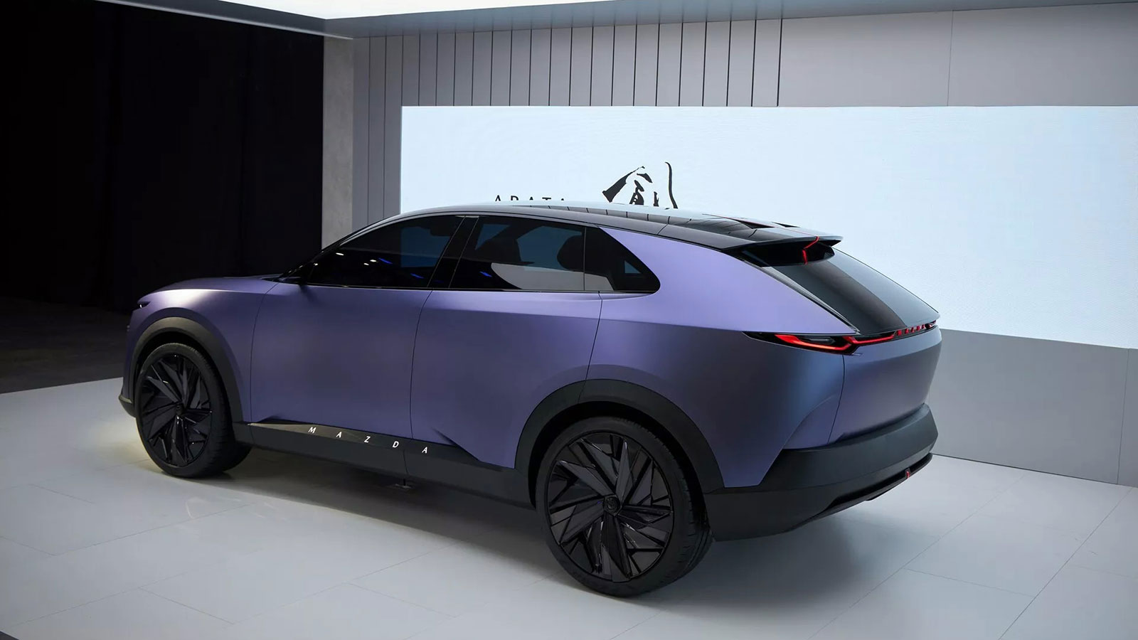 Πρώτο teaser από το νέο ηλεκτρικό SUV της Mazda
